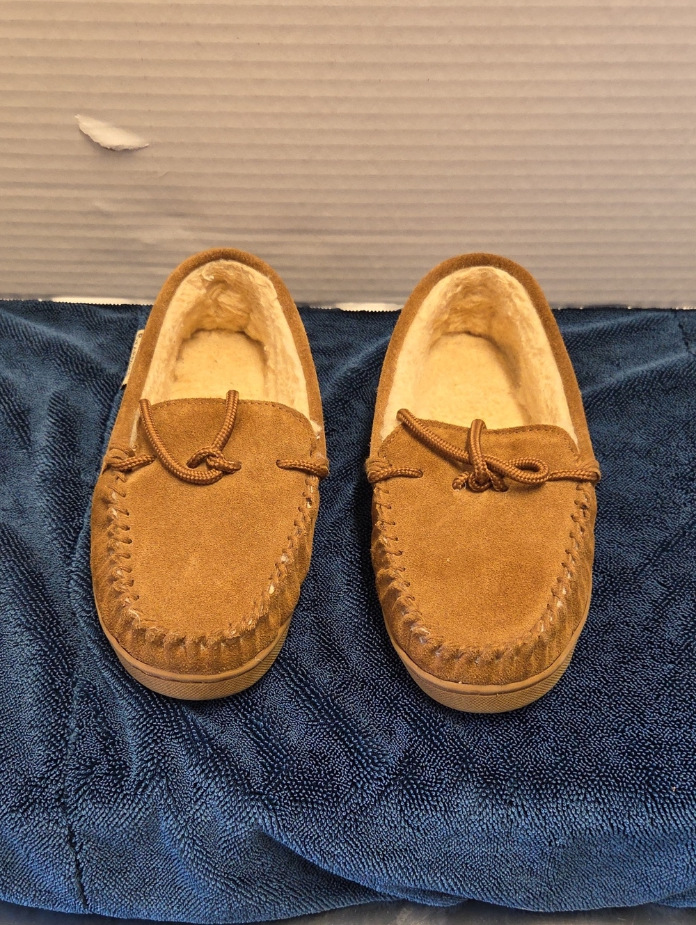 BearPaw Kids Moccasin Slippers in Chestnut Brown with Fleece Lining. Size 4